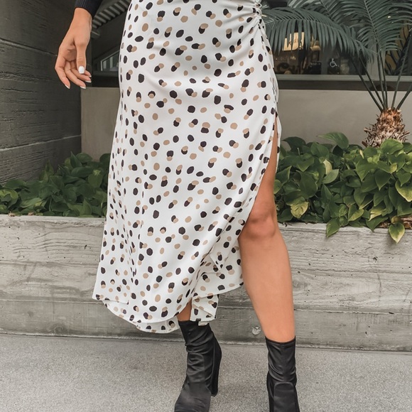 Ruched Printed Midi Skirt - Picture 5 of 8